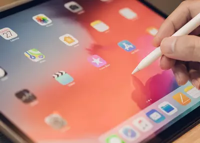 Microsonic Apple iPad 9.7 2018 (A1893-A1954) Tam Kaplayan Temperli Cam Ekran Koruyucu Siyah