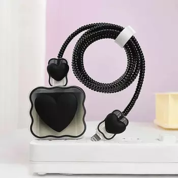 Microsonic Apple iPhone Kablo Koruyucu ve Şarj Adaptör Kılıf Süslü Kalp Desenli Siyah